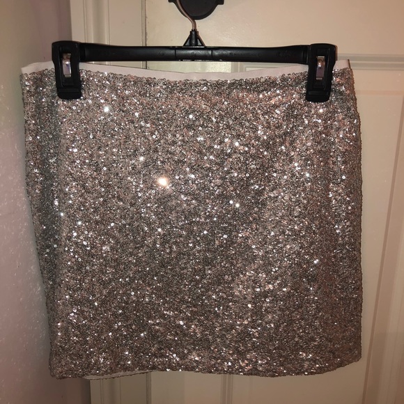 Topshop Dresses & Skirts - Topshop silver sequin mini skirt size medium